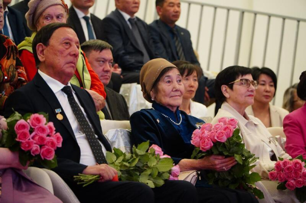 Лучшие педагоги Акмолинской области получили признание и награды ко Дню учителя