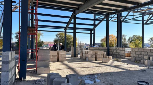 В Улытауском районе строится здание бассейна В Улытауском районе строится здание бассейна