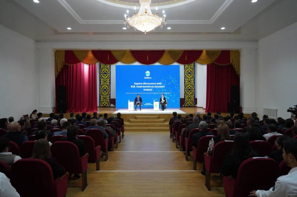 Аким Акмолинской области провел встречу с населением Есильского района Аким Акмолинской области провел встречу с населением Есильского района