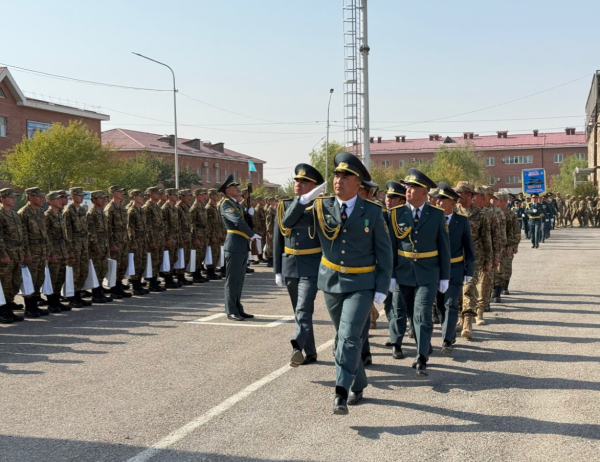 Солдаты, с честью выполнившие долг перед Родиной, возвращаются к мирной жизни