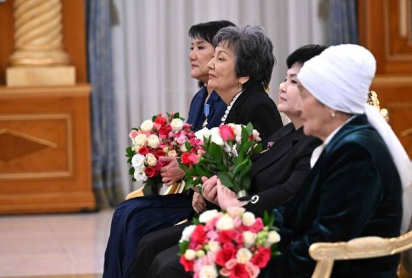 Актюбинский учитель получил награду от Президента Актюбинский учитель получил награду от Президента