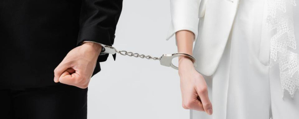 За принуждение к браку в Казахстане будут судить и похитителя, и пособников — депутат