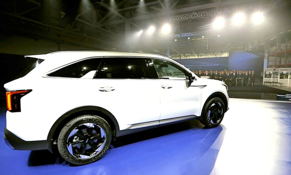 Токаев запустил новый автомобильный завод в Костанайской области Токаев запустил новый автомобильный завод в Костанайской области