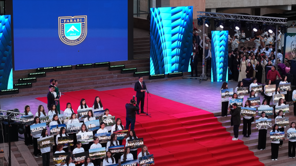 В КазНУ имени аль-Фараби прошла первая церемония посвящения в студенты с участием ИИ