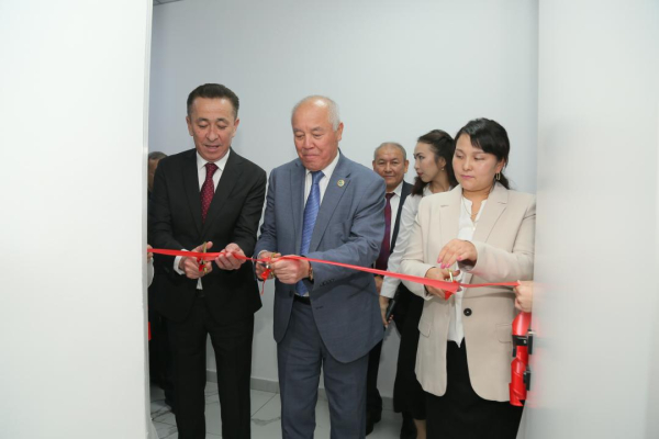 В Казахском национальном женском педуниверситете открыли научные центры будущего В Казахском национальном женском педуниверситете открыли научные центры будущего