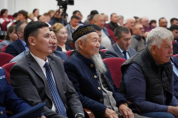 Аким Акмолинской области провел встречу с населением Есильского района Аким Акмолинской области провел встречу с населением Есильского района