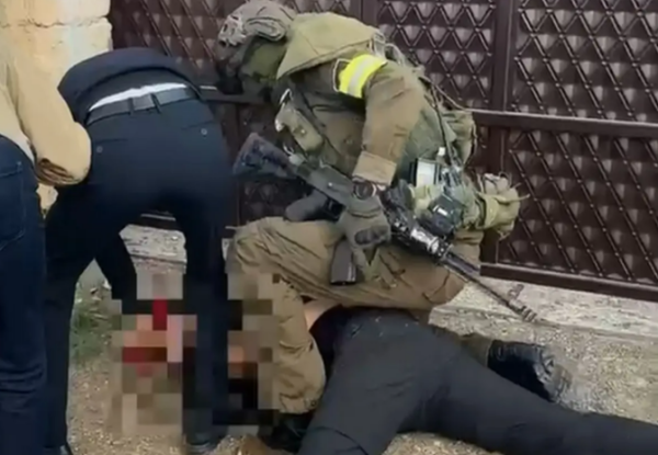 Схрон с крупной партией наркотиков и оружием обнаружен в пригороде Актау
Схрон с крупной партией наркотиков и оружием обнаружен в пригороде Актау