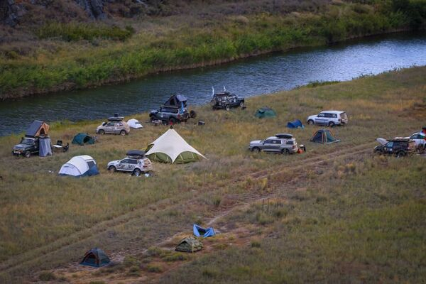 Легендарный "Буран" показали автотуристам из России, Турции и других стран на Байконуре Легендарный "Буран" показали автотуристам из России, Турции и других стран на Байконуре