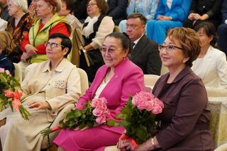 Лучшие педагоги Акмолинской области получили признание и награды ко Дню учителя