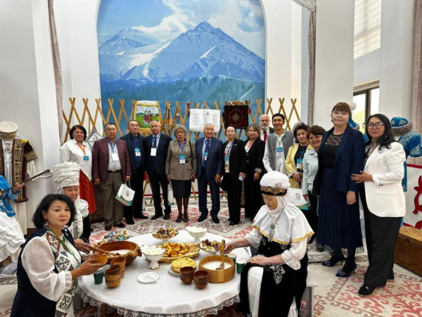 Алматы чествует ветеранов и пенсионеров Алматы чествует ветеранов и пенсионеров