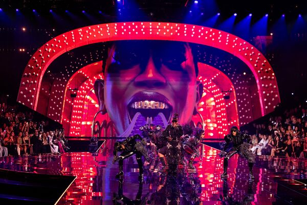 Ангелы вновь расправили крылья: откровенные фото с легендарного шоу Victoria's Secret-2025