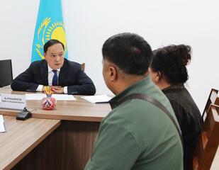 Слышащее государство: Ербол Карашукев провёл приём граждан Слышащее государство: Ербол Карашукев провёл приём граждан
