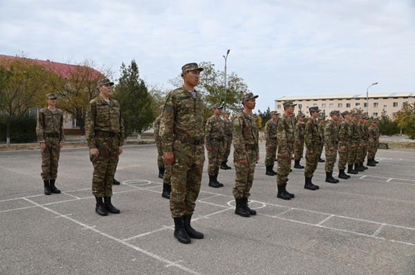 Самый высокий солдат служит в морской пехоте Казахстана