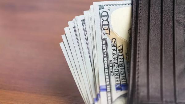 Курс доллара cнизился почти на 2 тенге на бирже 6 октября