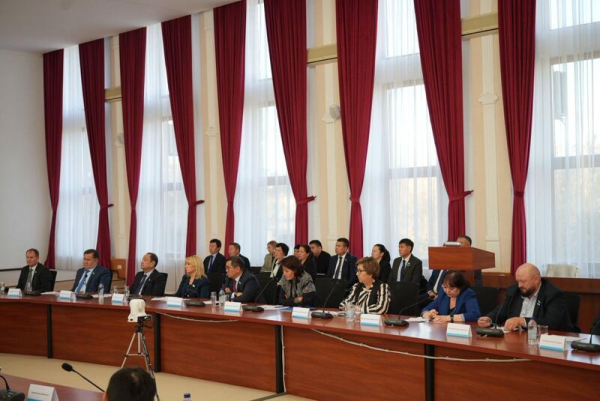 В Акмолинской области прошло выездное заседание Комитета по финансам и бюджету Сената В Акмолинской области прошло выездное заседание Комитета по финансам и бюджету Сената