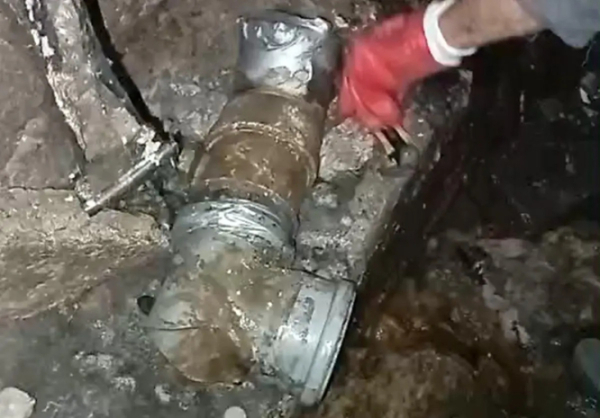 На аварийные трубы пожаловались жильцы микрорайона в Актау
На аварийные трубы пожаловались жильцы микрорайона в Актау