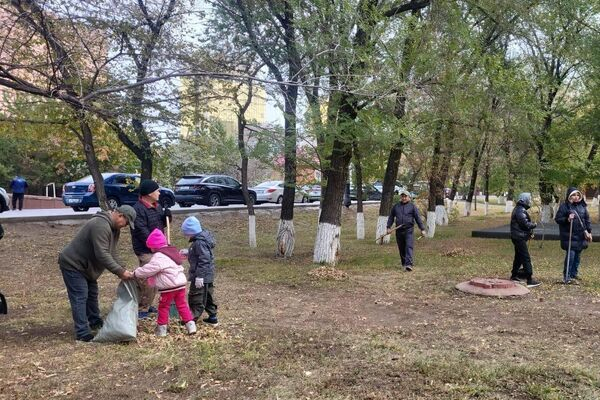 Токаев принял участие в экологической акции в Астане