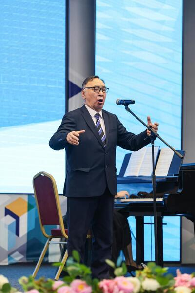 Аким Павлодарской области Асаин Байханов поздравил Торайгыров университет с 65-летием