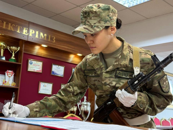 Армейская спортсменка, чемпион мира по боксу Алуа Балкибекова приняла Военную присягу Армейская спортсменка, чемпион мира по боксу Алуа Балкибекова приняла Военную присягу