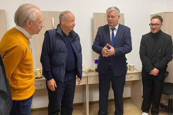 Гастроли московского "Театра на Трубной" с аншлагом прошли в Алматы Гастроли московского "Театра на Трубной" с аншлагом прошли в Алматы