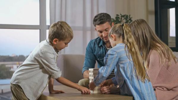 14% казахстанских родителей не уделяют детям достаточно времени из-за занятости