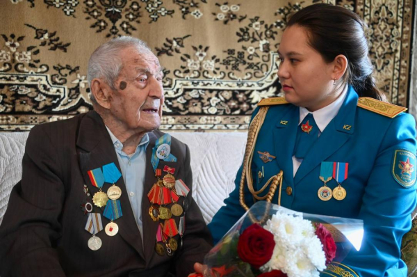 В Усть-Каменогорске чествовали ветерана-фронтовика Михаила Головатюка В Усть-Каменогорске чествовали ветерана-фронтовика Михаила Головатюка