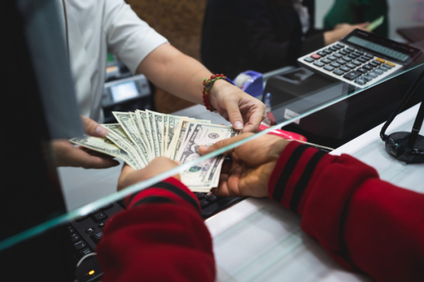 Курс доллара существенно снизился в Казахстане
 Курс доллара существенно снизился в Казахстане