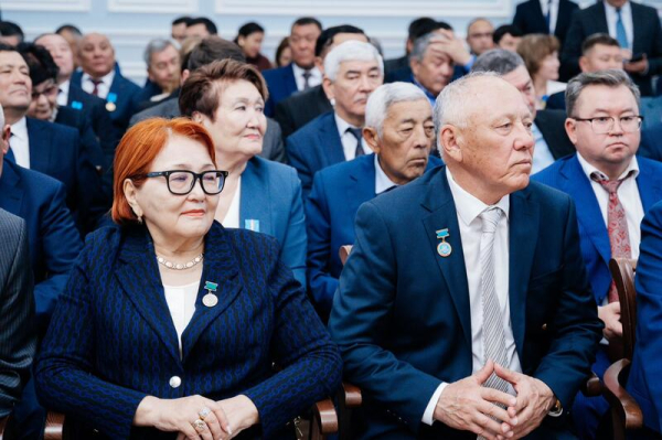 В Западно-Казахстанской области ко Дню Республики вручены государственные награды В Западно-Казахстанской области ко Дню Республики вручены государственные награды