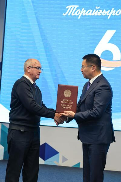 Аким Павлодарской области Асаин Байханов поздравил Торайгыров университет с 65-летием