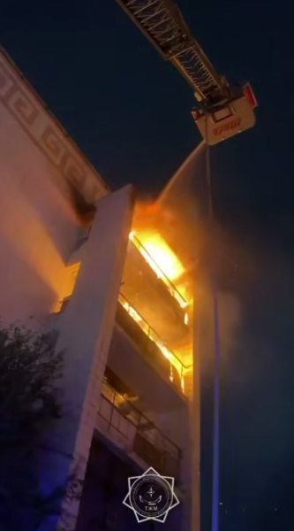 Слаженные действия спасателей помогли вывести детей и взрослых из огня Слаженные действия спасателей помогли вывести детей и взрослых из огня