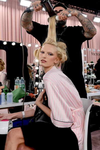 Ангелы вновь расправили крылья: откровенные фото с легендарного шоу Victoria's Secret-2025