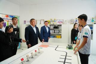 Марат Ахметжанов встретился со школьниками из села Кызылагаш, покорившим Италию своими роботами Марат Ахметжанов встретился со школьниками из села Кызылагаш, покорившим Италию своими роботами