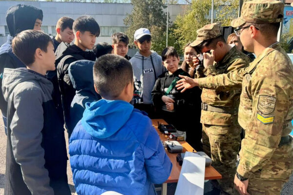 Более сотни алматинских школьников побывали в гостях у будущих офицеров