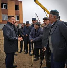 Аким Павлодарской области Асаин Байханов посетил село Атыгай близ Экибастуза, где проверил ход строительства новой школы Аким Павлодарской области Асаин Байханов посетил село Атыгай близ Экибастуза, где проверил ход строительства новой школы