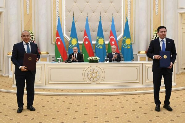 15 документов о сотрудничестве подписали Казахстан и Азербайджан