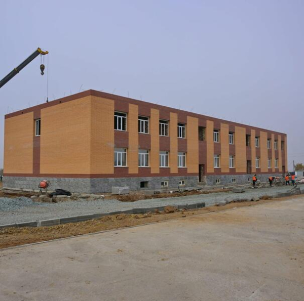 Аким Павлодарской области Асаин Байханов посетил село Атыгай близ Экибастуза, где проверил ход строительства новой школы Аким Павлодарской области Асаин Байханов посетил село Атыгай близ Экибастуза, где проверил ход строительства новой школы