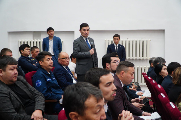 Марат Ахметжанов встретился с жителями Аккольского района Марат Ахметжанов встретился с жителями Аккольского района