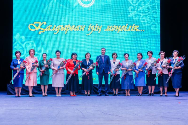 В Атырау наградили лучших работников сферы образования