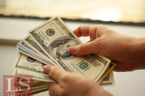 Нацбанк обяжут передавать налоговой сведения о крупных валютных операциях