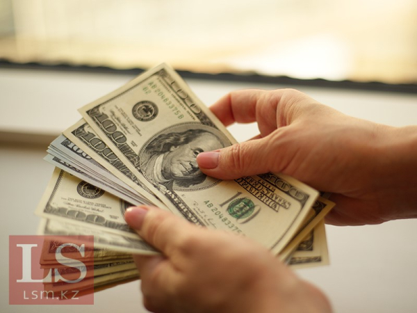 Нацбанк обяжут передавать налоговой сведения о крупных валютных операциях Нацбанк обяжут передавать налоговой сведения о крупных валютных операциях