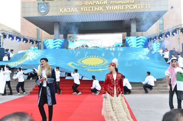 В КазНУ имени аль-Фараби прошла первая церемония посвящения в студенты с участием ИИ