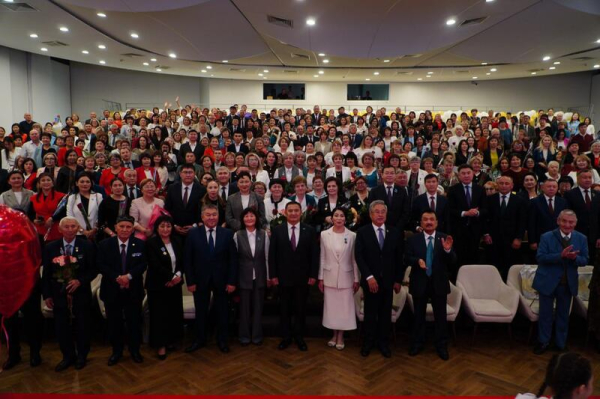 Лучшие педагоги Акмолинской области получили признание и награды ко Дню учителя