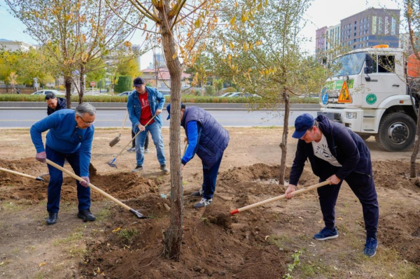 В Астане прошла масштабная экологическая акция по посадке деревьев