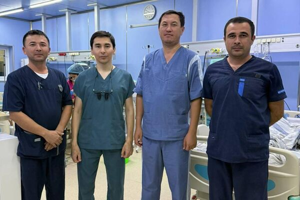 17 сложнейших операций провели казахстанские хирурги пациентам из Узбекистана 