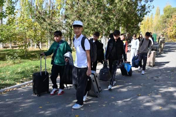 Дети из Арысского гарнизона отдыхают в республиканском лагере «Балдаурен» Дети из Арысского гарнизона отдыхают в республиканском лагере «Балдаурен»