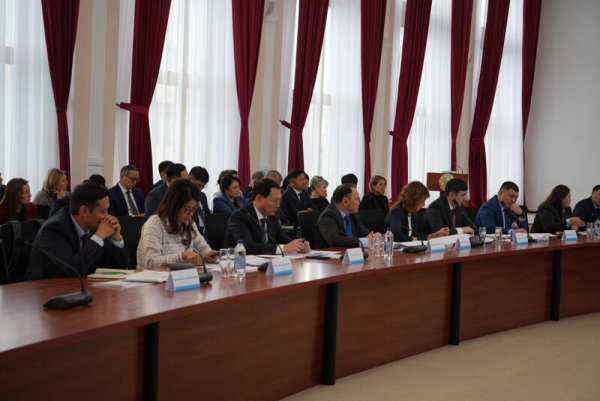 В Акмолинской области прошло выездное заседание Комитета по финансам и бюджету Сената В Акмолинской области прошло выездное заседание Комитета по финансам и бюджету Сената