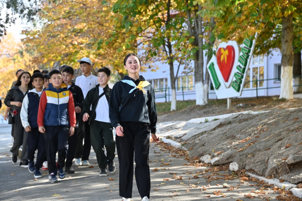 Дети из Арысского гарнизона отдыхают в республиканском лагере «Балдаурен» Дети из Арысского гарнизона отдыхают в республиканском лагере «Балдаурен»