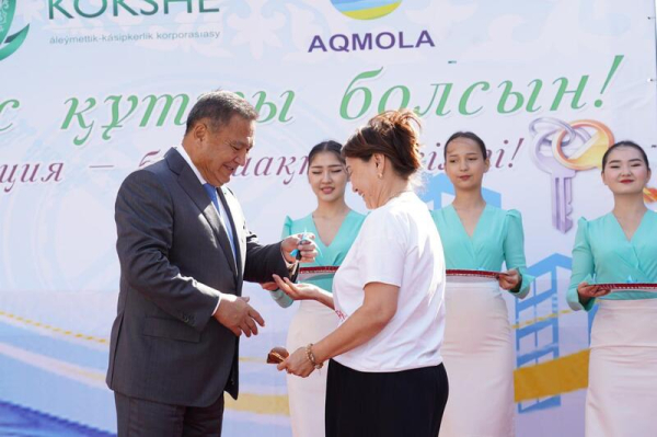 В Кокшетау 100 семей получили новые квартиры по программе реновации В Кокшетау 100 семей получили новые квартиры по программе реновации