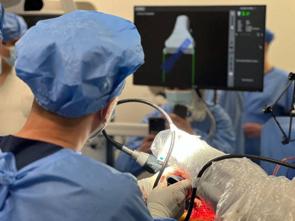 Хирурги Казахстана и Узбекистана выполнили совместную операцию с помощью робота 