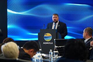 Аким Акмолинской области встретился с депутатами Мажилиса: акцент - на цифровизацию и развитие региона Аким Акмолинской области встретился с депутатами Мажилиса: акцент - на цифровизацию и развитие региона